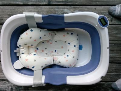 Beautiful baby tub cash only must pickup