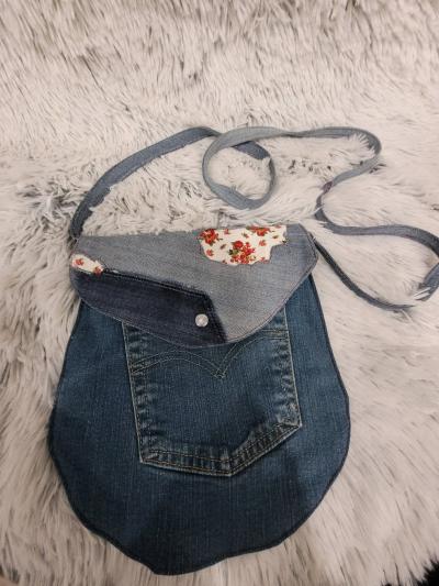 Upcycled denim crossbody bag - Thumbnail 2