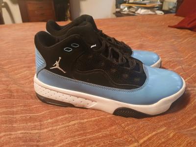 Air Jordan Max Aura 2 Black University - Thumbnail 3