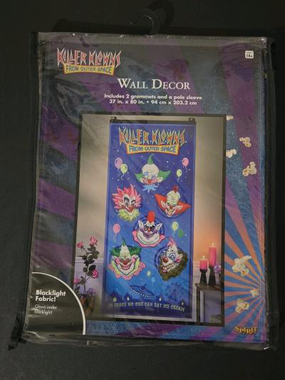 Killer clowns from outerspace Wall Decor