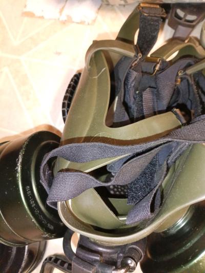 Authentic US issued M40 gas mask accessories - Thumbnail 2