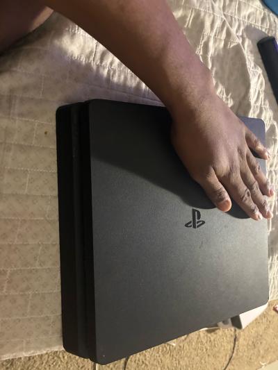 ps4 comes with everything but a controller - Thumbnail 2