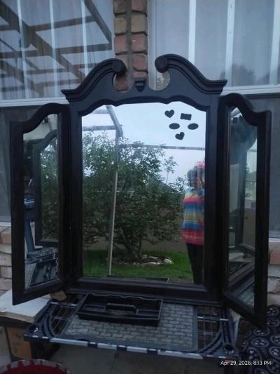 Victorianstyle threepanel mirrors