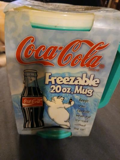 CocaCola Freezable 20oz Mug Blue ice gel - Thumbnail 3