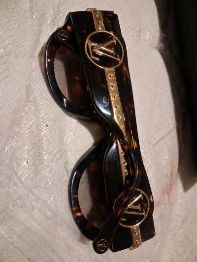 Im selling these Louis Vuitton glasses - Thumbnail 5