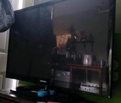Samsung TV 45 inch with remote