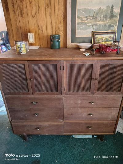 Dresser solid wood