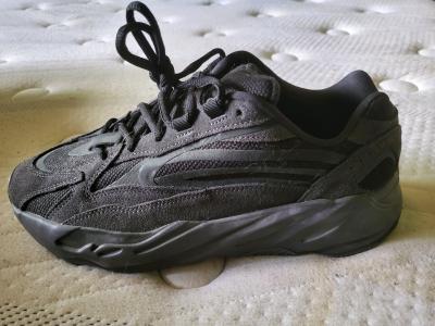 Yeezy Boost 700 V2 Vanta 2019 - Thumbnail 3