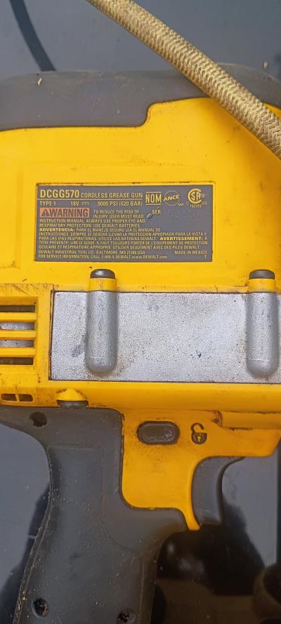 dewalt cordless grease gun - Thumbnail 9