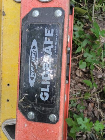 Werner GlideSafe 28 ft 300lb Fiberglass Extension Ladder - Thumbnail 11