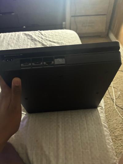 ps4 comes with everything but a controller