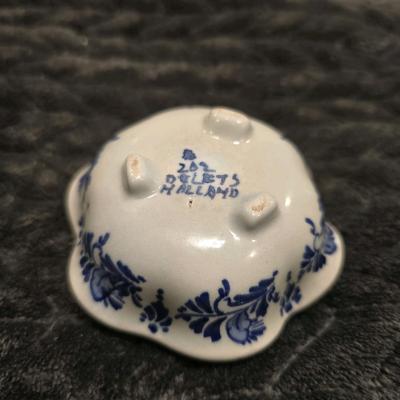 vintage Swedish Delfts Halland porcelain footed ashtray - Thumbnail 5
