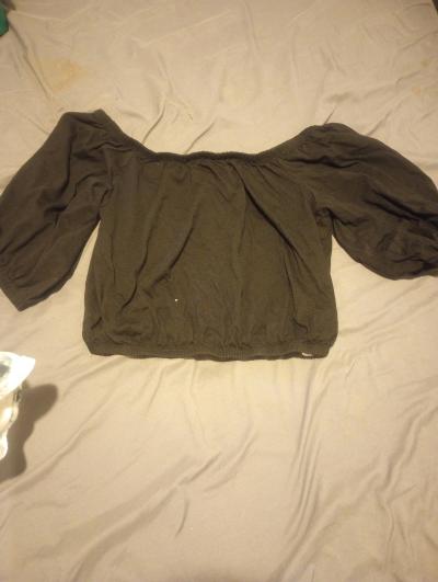 2 womans shirts - Thumbnail 2