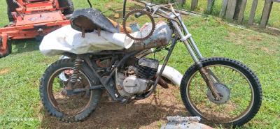 I believe this is a 1948 Harley Davidson 4 stroke dirt bike