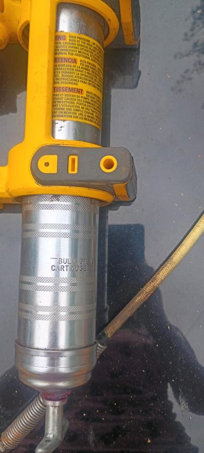 dewalt cordless grease gun