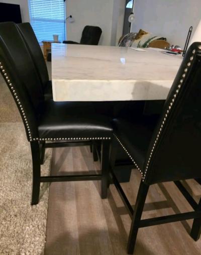 Heavy thick Marble Table with 6 leather chairs - Thumbnail 2