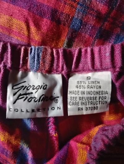 A Nice Pair of Womens Plaid Capris - Thumbnail 2