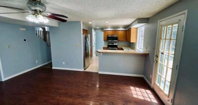 Remarkable 4 bed 2 bath pet friendly - Thumbnail 3