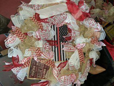 very nice hand made wreaths variety of styles - Thumbnail 3