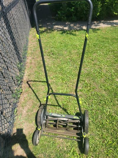 Earthwise 16inch reel lawn mower - Thumbnail 3