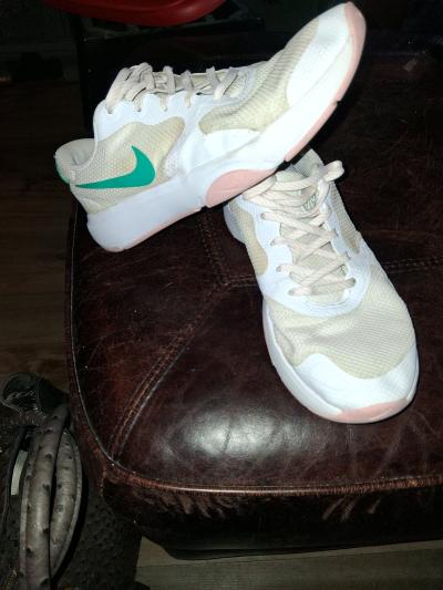womens NIKE CITY REP TR SNEAKERS WHITE GREEN COLOR SIZE 75