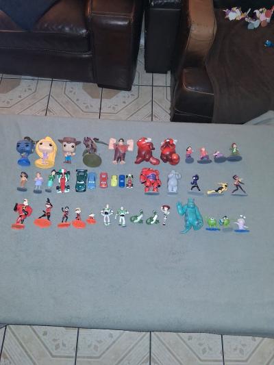 Lot Of 114 Disney Figures Funko Pop And PEZ - Thumbnail 2