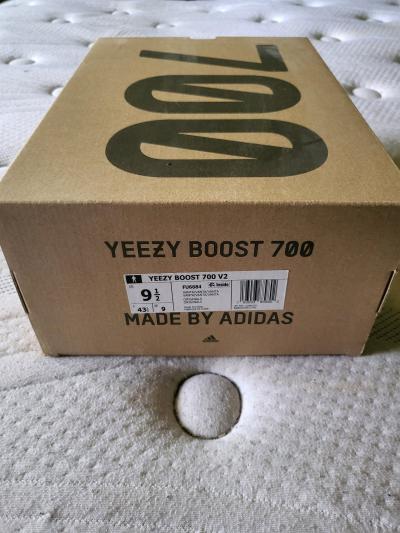 Yeezy Boost 700 V2 Vanta 2019 - Thumbnail 8