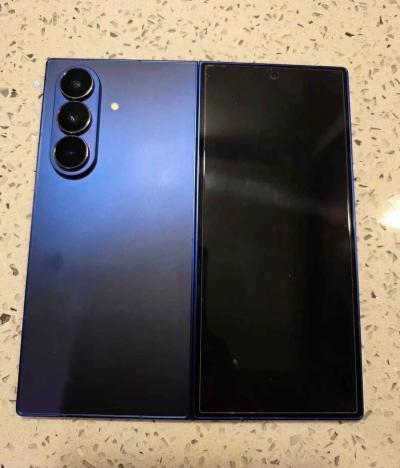 Samsung Galaxy z fold 7 512gb unlocked - Thumbnail 3