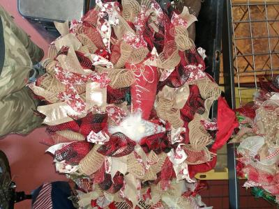 very nice hand made wreaths variety of styles - Thumbnail 5