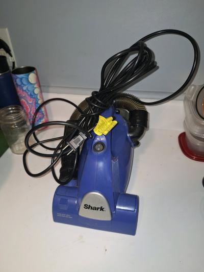 Shark Bagless Cyclonic Hand Vac V15Z with Long Cord - Thumbnail 2