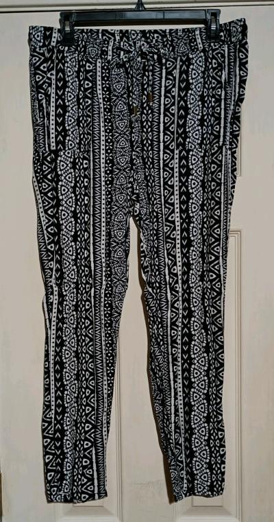 Time and Tru black and white patterned straight leg pants