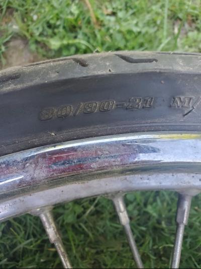 chopper or harley tire Dunlop 40 spoke - Thumbnail 3
