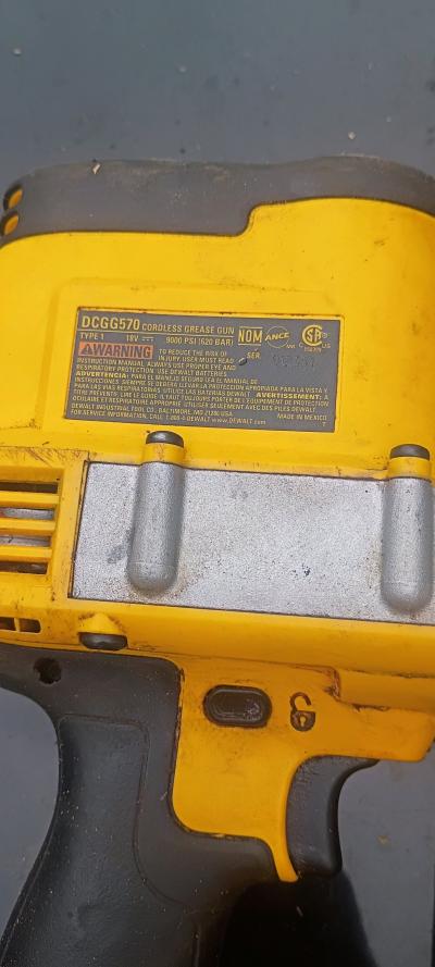 dewalt cordless grease gun - Thumbnail 3