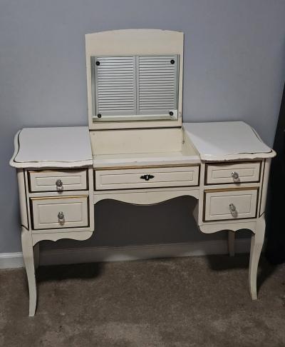 Beautiful French Provincial Style Vanity