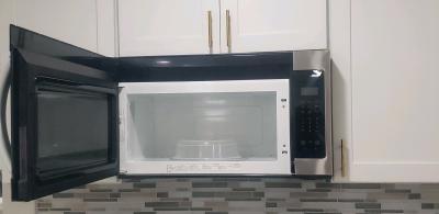 over the Stove Microwave  Like Brand new
