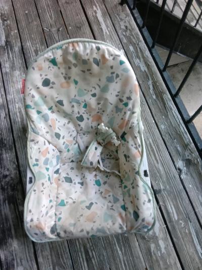 Beautiful baby rocker meeds some TLC