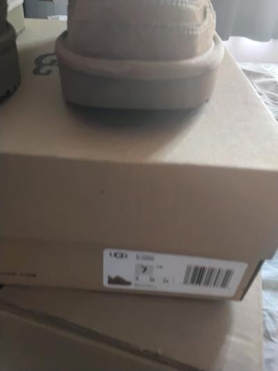 uggs shoes for woman size 7 - Thumbnail 5