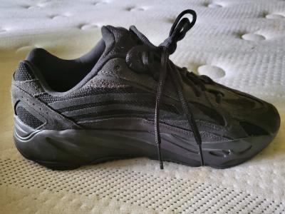Yeezy Boost 700 V2 Vanta 2019 - Thumbnail 4