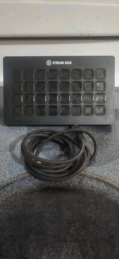Stream Deck XL Barely Used great for streaming - Thumbnail 2