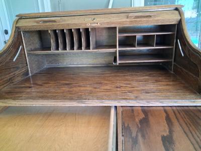 nice roll top desk with key - Thumbnail 2