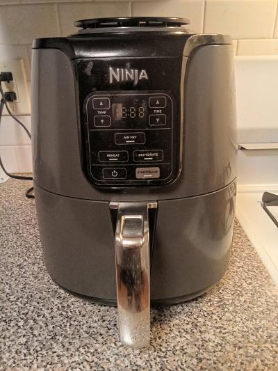 Ninja Air Fryer Electric with three functions and a warmer