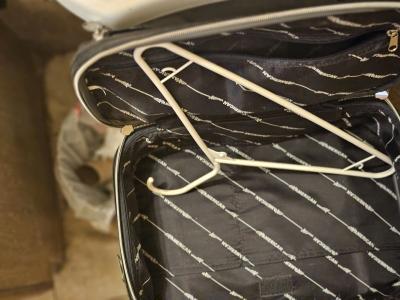 travel suitcase - Thumbnail 4