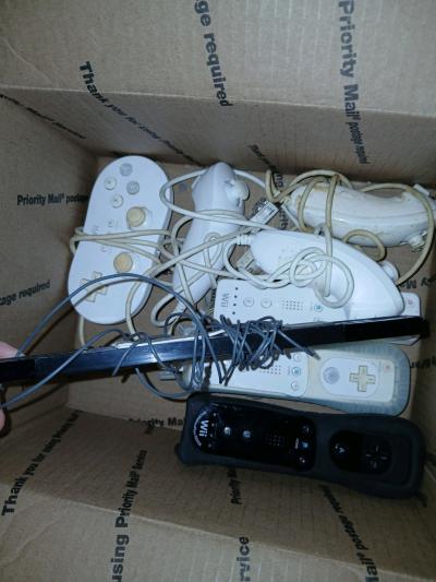 Nintendo Wii controllers - Thumbnail 4