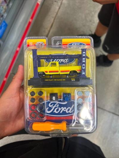 M2 dodge hauler and M2 ford model kit - Thumbnail 2