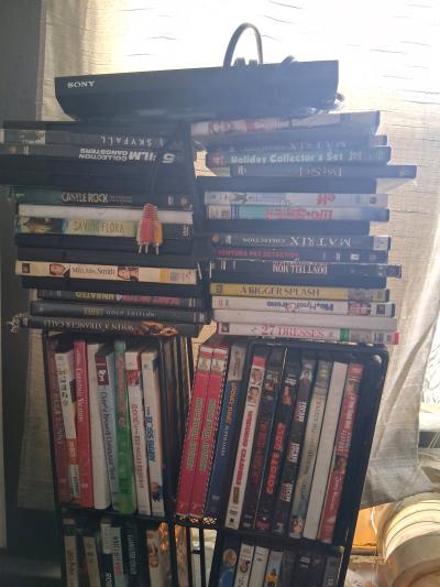 DVDs WITH DVD PLAYER and stand - Thumbnail 3