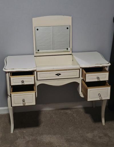 Beautiful French Provincial Style Vanity - Thumbnail 2