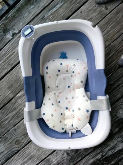 Beautiful baby tub cash only must pickup - Thumbnail 2