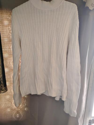 A  Nice Thick White Long Sleeve Top