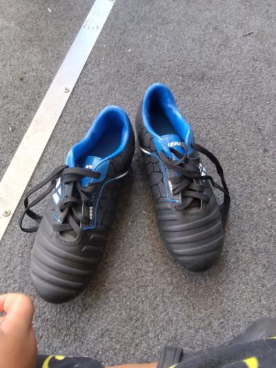 cleats read description