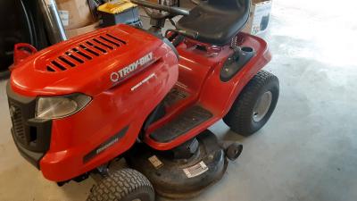Troy built lawnmower Garage kept - Thumbnail 5